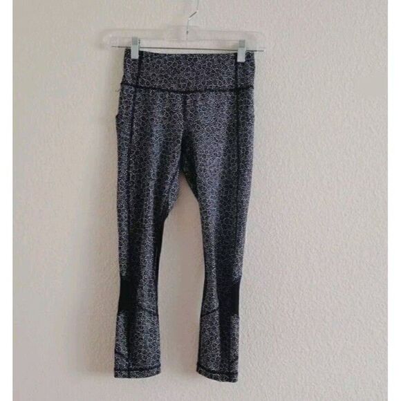Lululemon Pace Rival Crop Freckle Flower Black White Leggings Size 2 - Picture 2 of 16